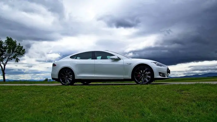 Why Tesla uses induction motor